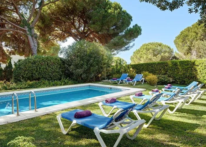 Villa With Private Pool And Garden In Marbella