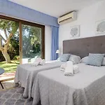 With Private Pool And Garden In Vila *