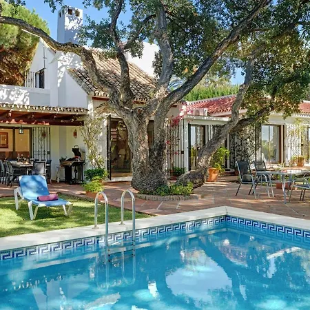 Vila With Private Pool And Garden In Marbella
