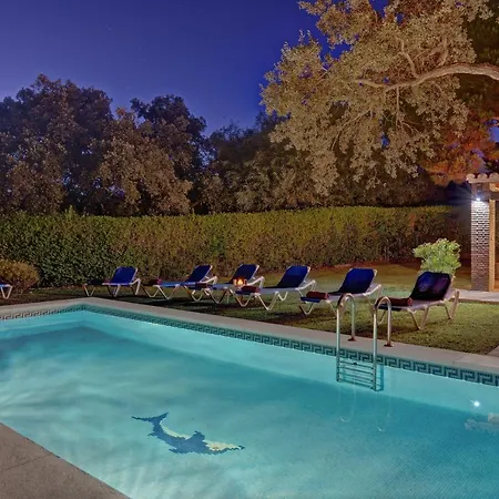 With Private Pool And Garden In *