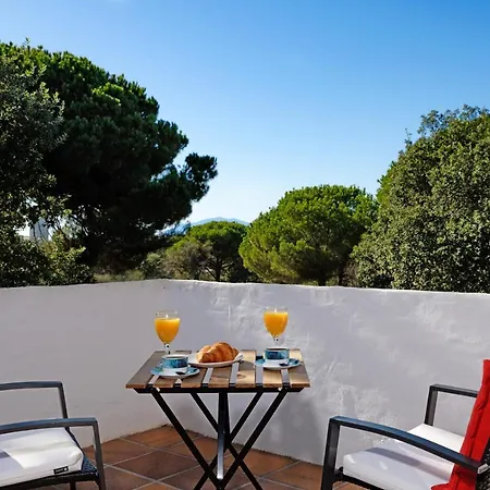 Villa With Private Pool And Garden In Marbella