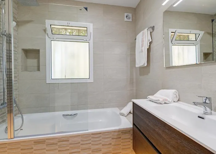 ヴィラ With Private Pool And Garden In