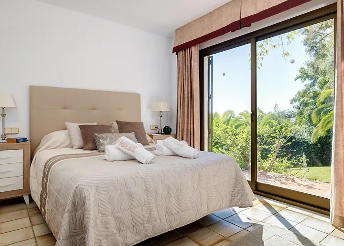ヴィラ With Private Pool And Garden In *