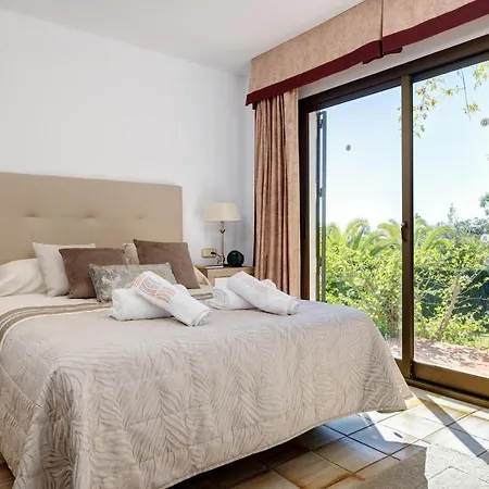 Villa With Private Pool And Garden In *